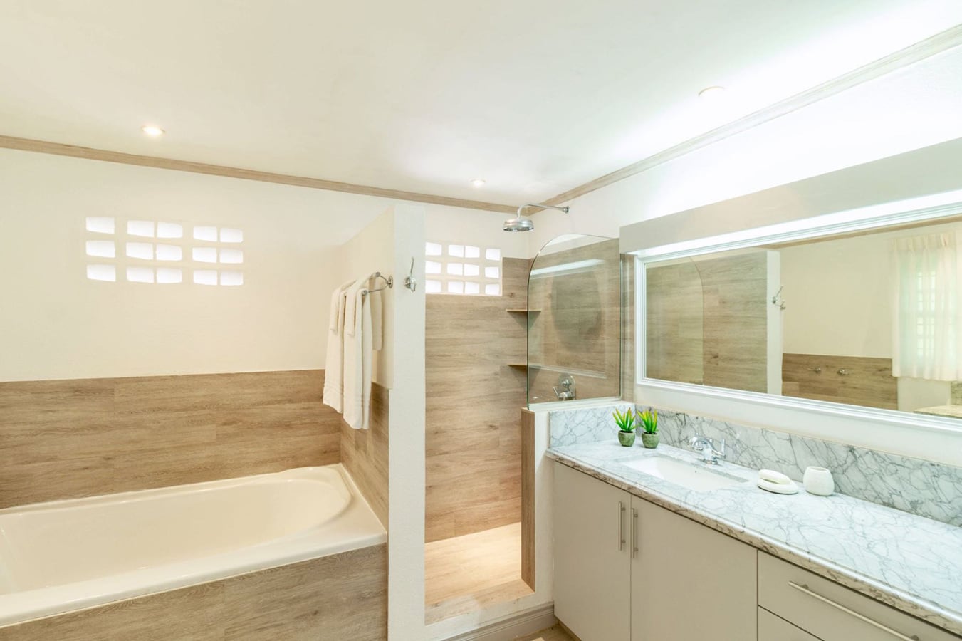 Luxury on-suite bathroom and shower.