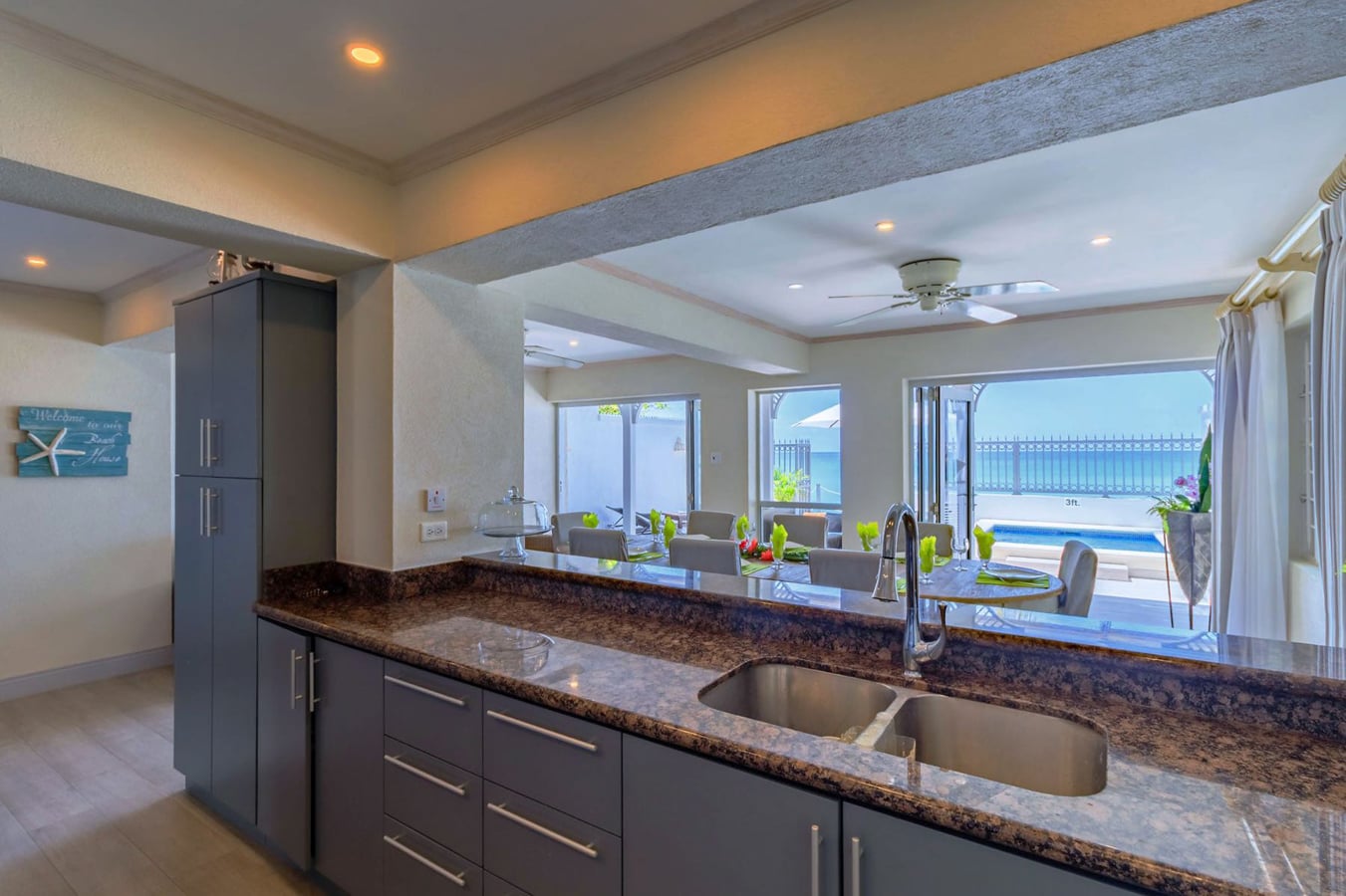 Modern kitchen and breakfast bar.